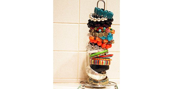 1 Bracelet Holder