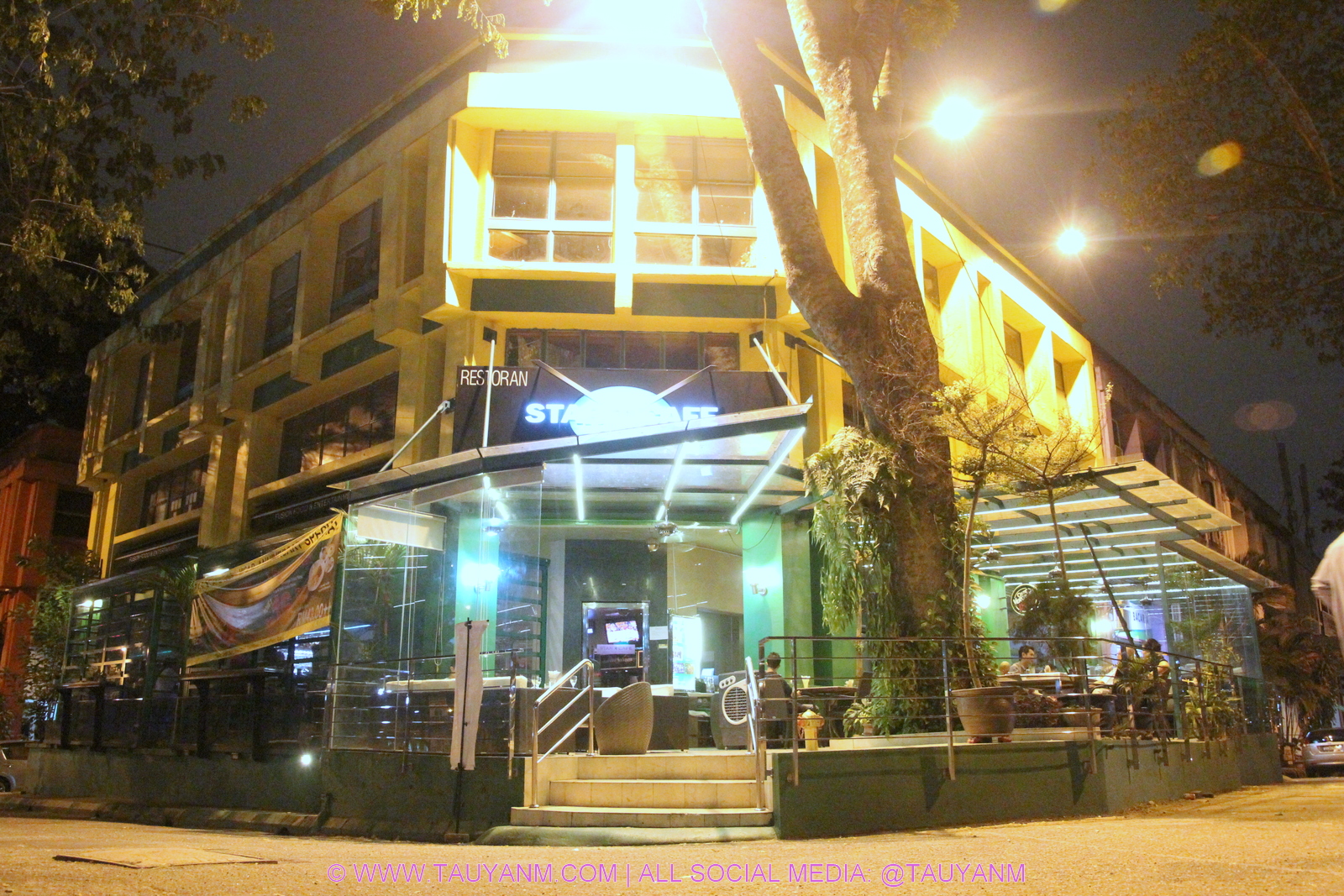 star cafe, kl, malaysia blogger, VLOG, youtuber