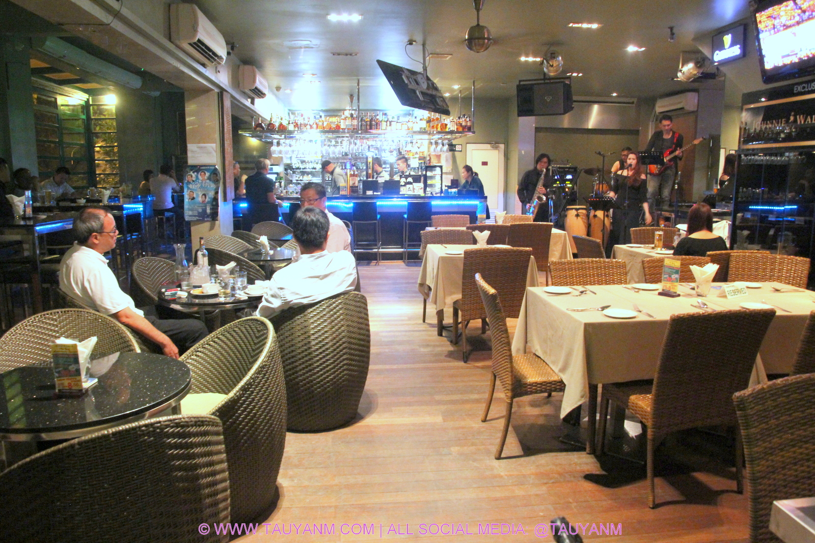 star cafe, kl, malaysia blogger, VLOG, youtuber