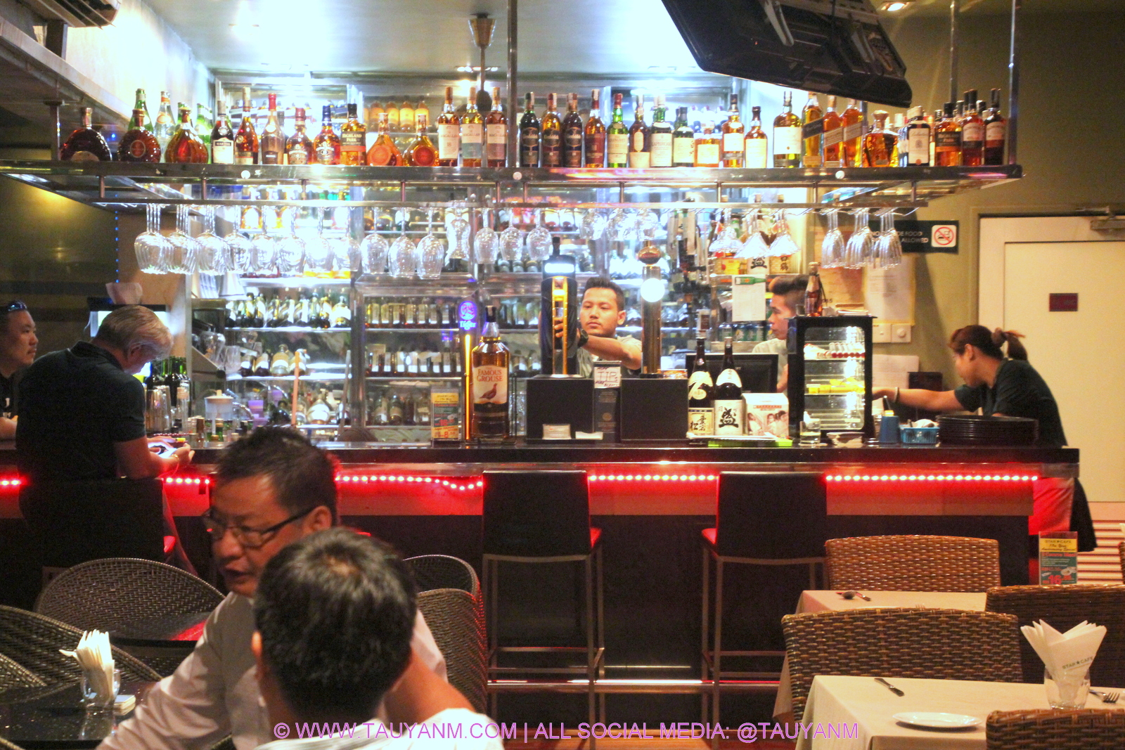 star cafe, kl, malaysia blogger, VLOG, youtuber