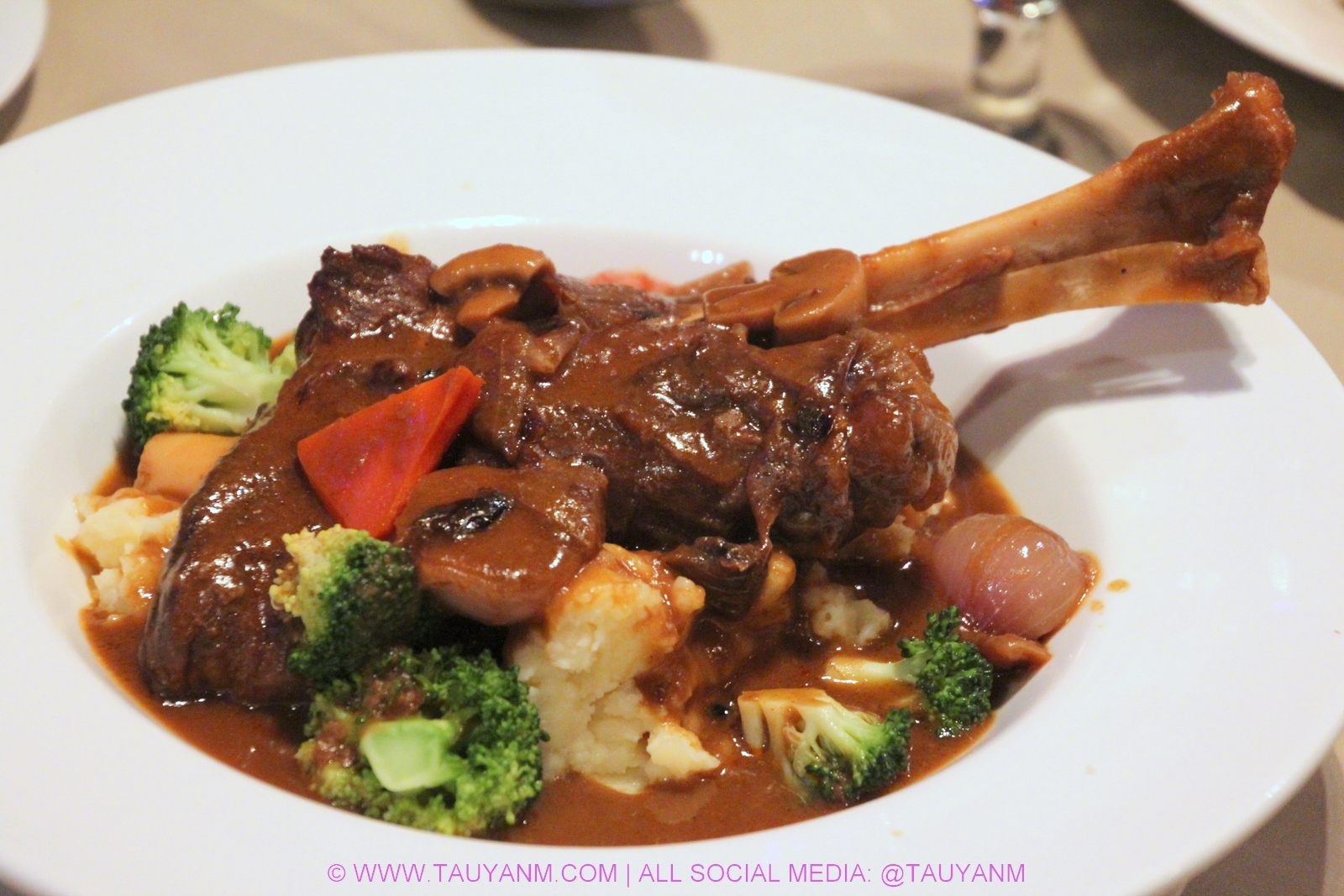 star cafe, kl, malaysia blogger, VLOG, youtuber