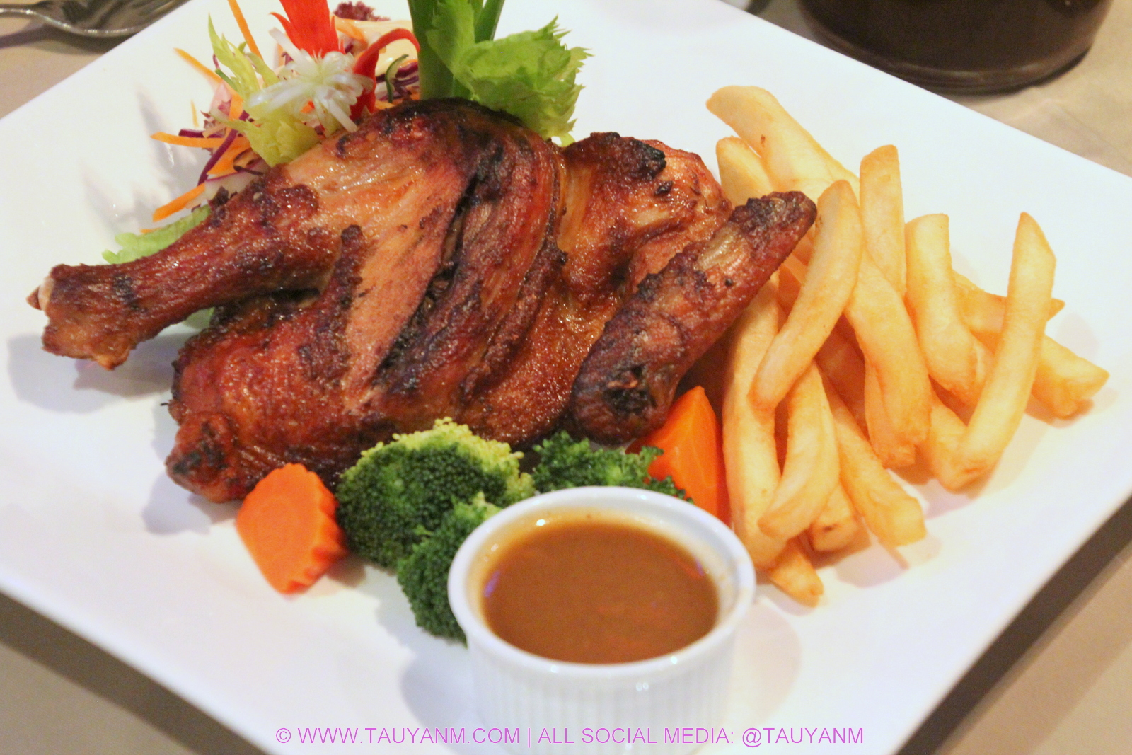 star cafe, kl, malaysia blogger, VLOG, youtuber