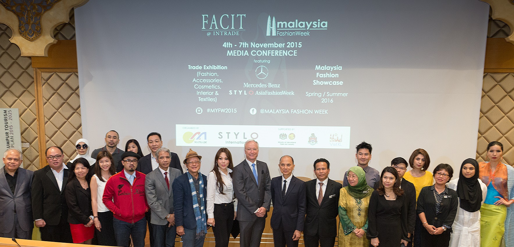 L to R Datuk Nancy Yeoh, Mr Roland Folger, Datuk Prof Jimmy Choo, Dato' Dzulkifli Mahmud, Datuk Normah Malik, partners, sponsors, designers' associations & designers
