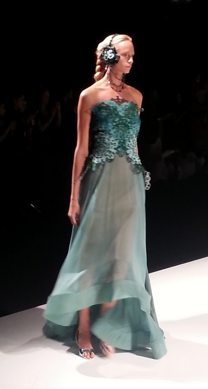 Arab Fashion Week - Dubai Fashion Blogger @tauyanm