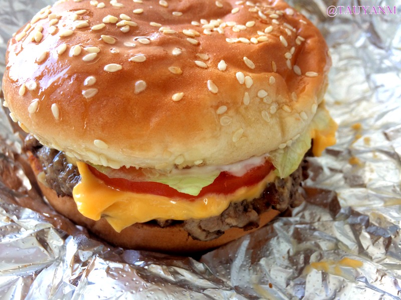 five guys, dubai blogger