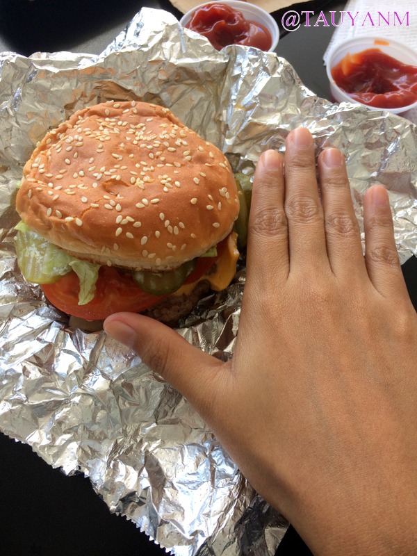 five guys, dubai blogger