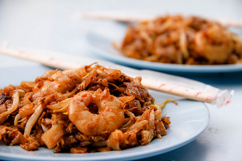photo by: rachelletanphotography, char kuey teow, food in penang, malaysia, traveloka, dubai blogger, filipino blogger, food blogger