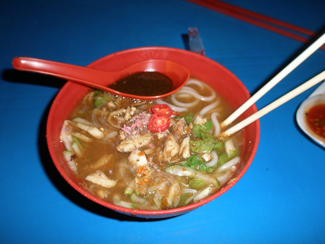 photo by: dropdead bananas, char kuey teow, food in penang, malaysia, traveloka, dubai blogger, filipino blogger, food blogger