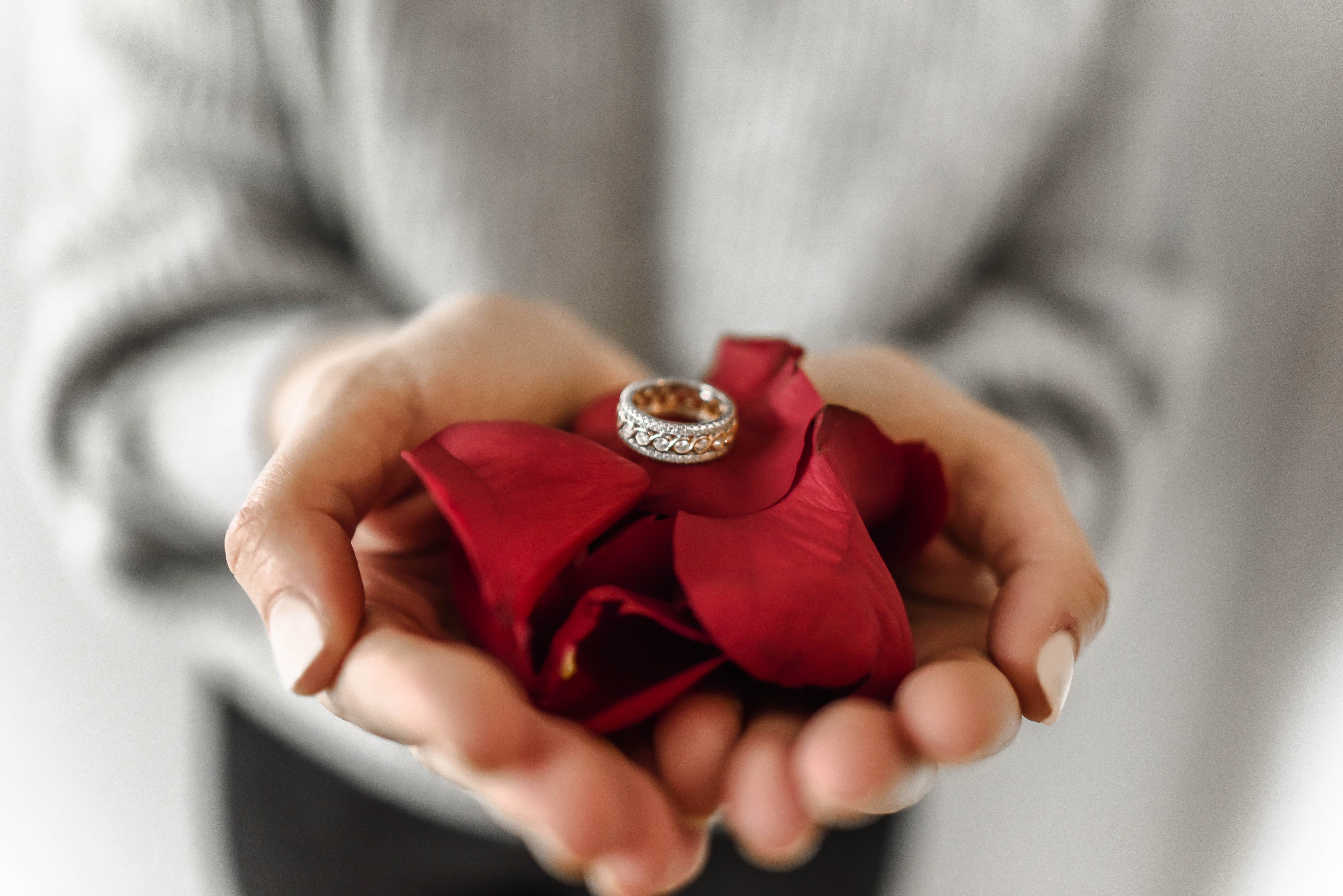 custom-made ring, dubai blogger, engagement ring