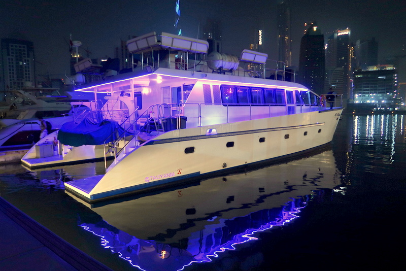 Boatcharter, Dubai Canal, Dinner Cruise, Boat Cruise, Yacht Cruise, Dubai Boat Cruise, Dubai Yacht, dubai dinner cruise, tauyanm, jane fashion travels u