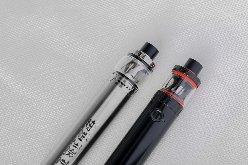 photo not mine: https://pixabay.com/en/vape-electronic-cigarette-uwell-3589449/, epuffer, vape, cigar, smoking, dubai blogger, jane fashion travels, tauyanm, eliquid-3576069_1280