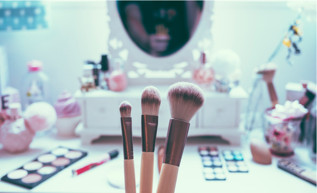 Stunning Makeup Ideas to Try With a Red Dresss