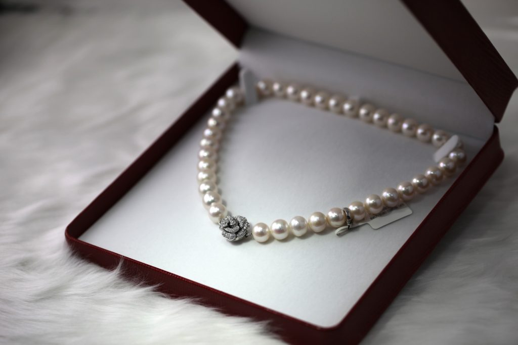 The Perfect Jewellery Gift For The Ones You Love, dubai blogger, tauyanm, jane fashion travels, pearl necklace