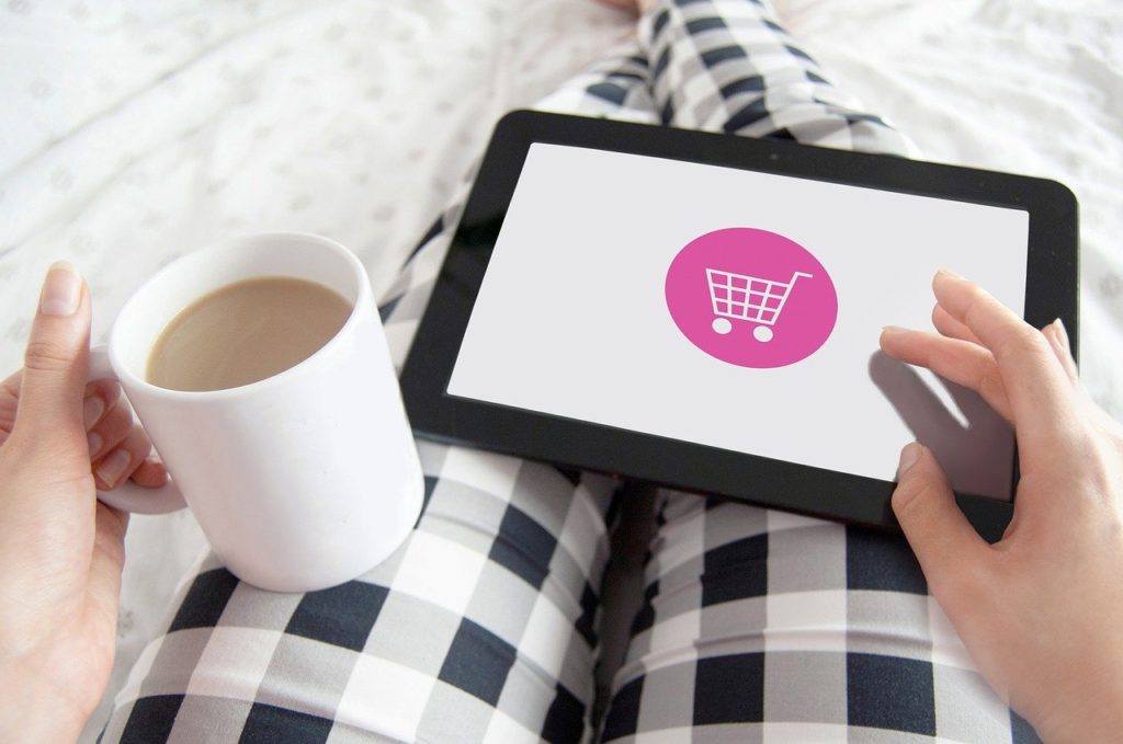 The e-commerce revolution: How shopping online is taking over every-day retail, online shopping, dubai shopping, tauyanm, jane fashion travels, online-shopping-1929002_1280